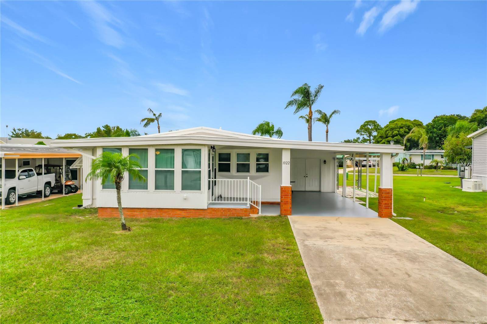 1022 CAPELLA DR, Tavares, FL 32778