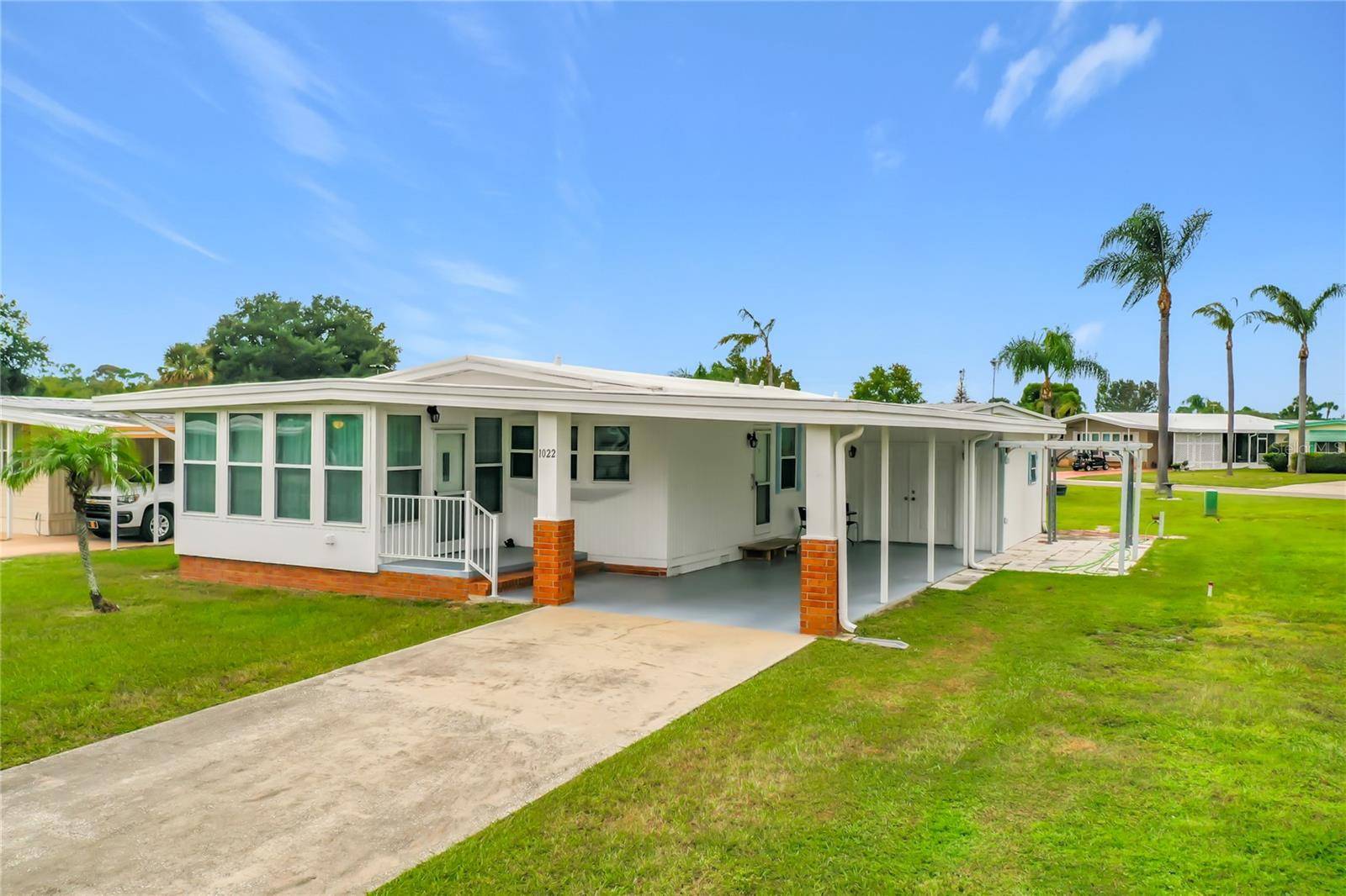 1022 CAPELLA DR, Tavares, FL 32778