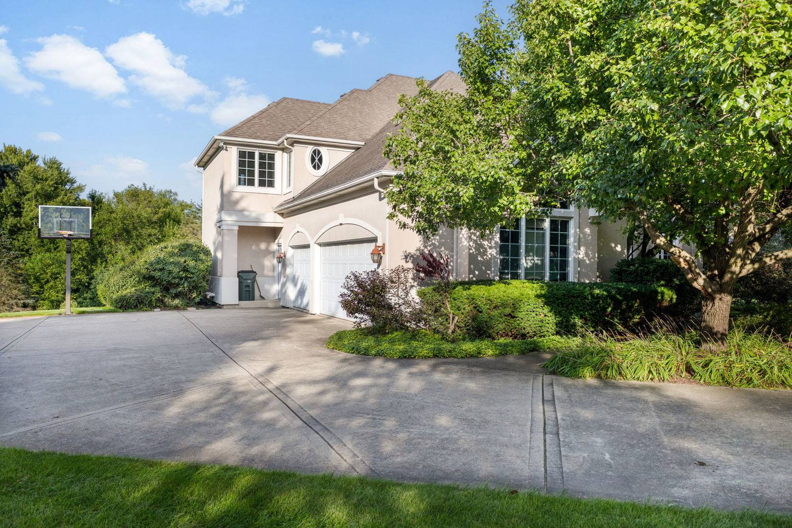 38W590 Barb Hill DR, St. Charles, IL 60175