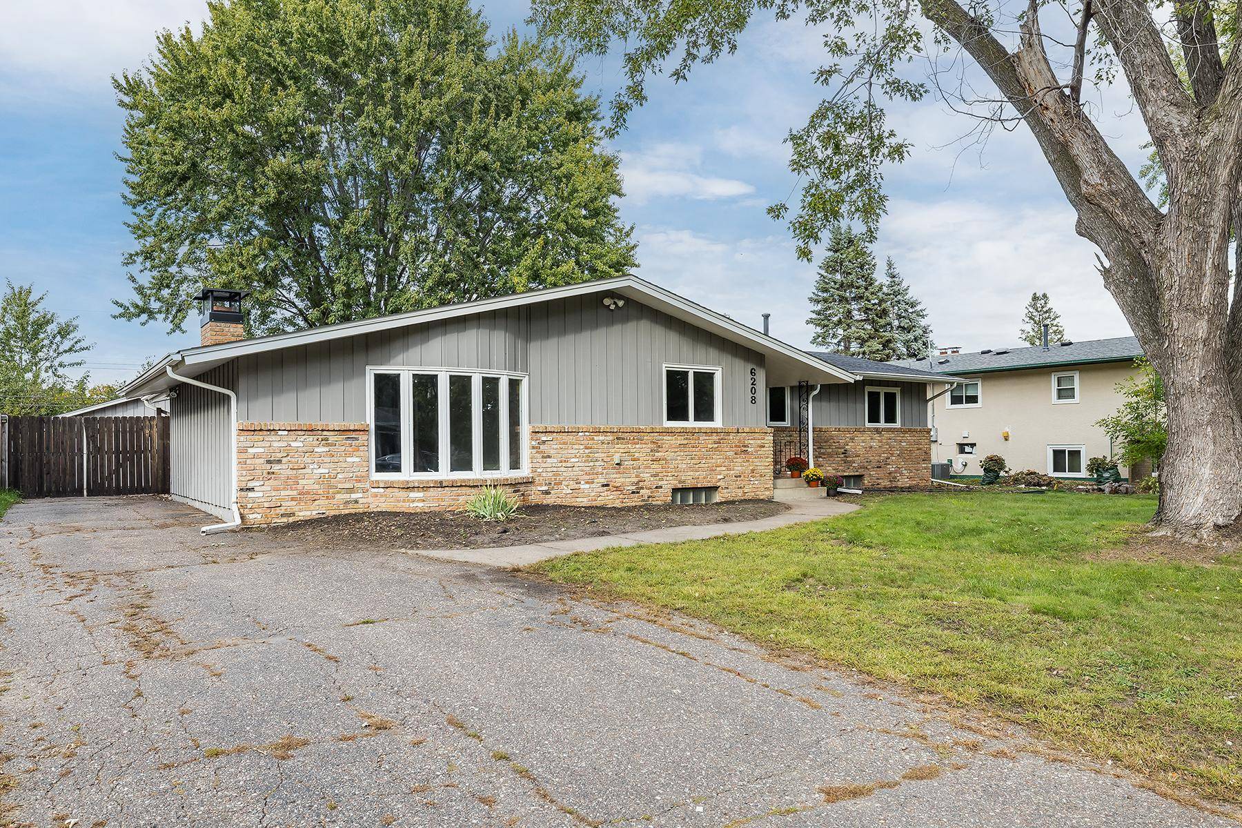 6208 81st AVE N, Brooklyn Park, MN 55443