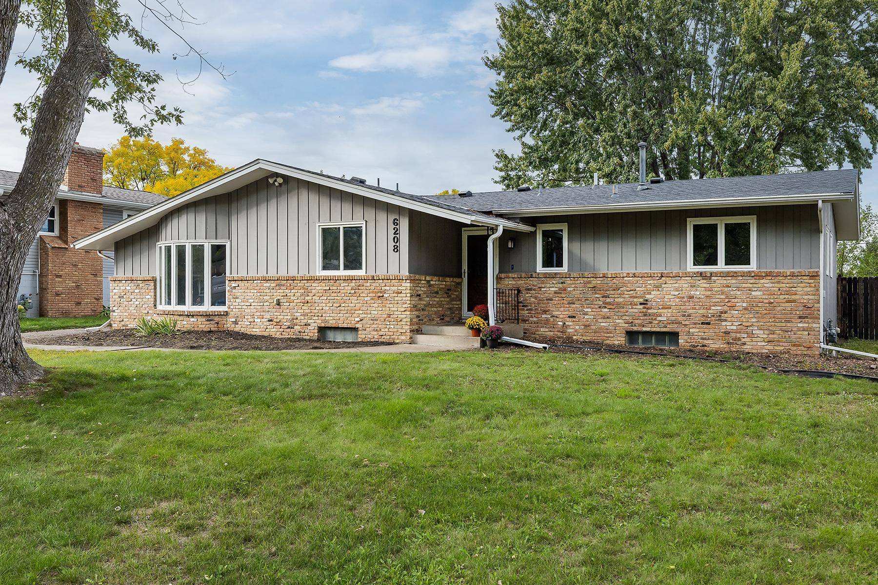 6208 81st AVE N, Brooklyn Park, MN 55443