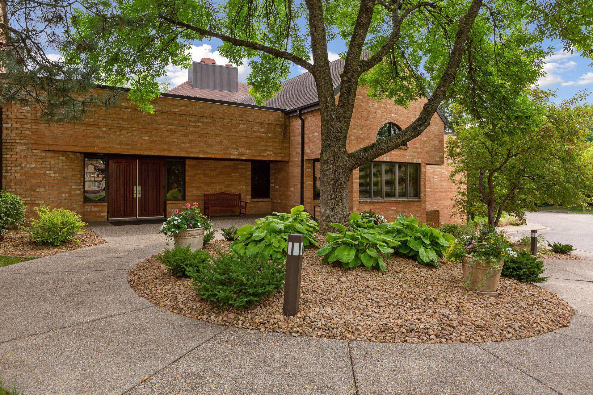 1830 Eagle Ridge DR #1004, Mendota Heights, MN 55118