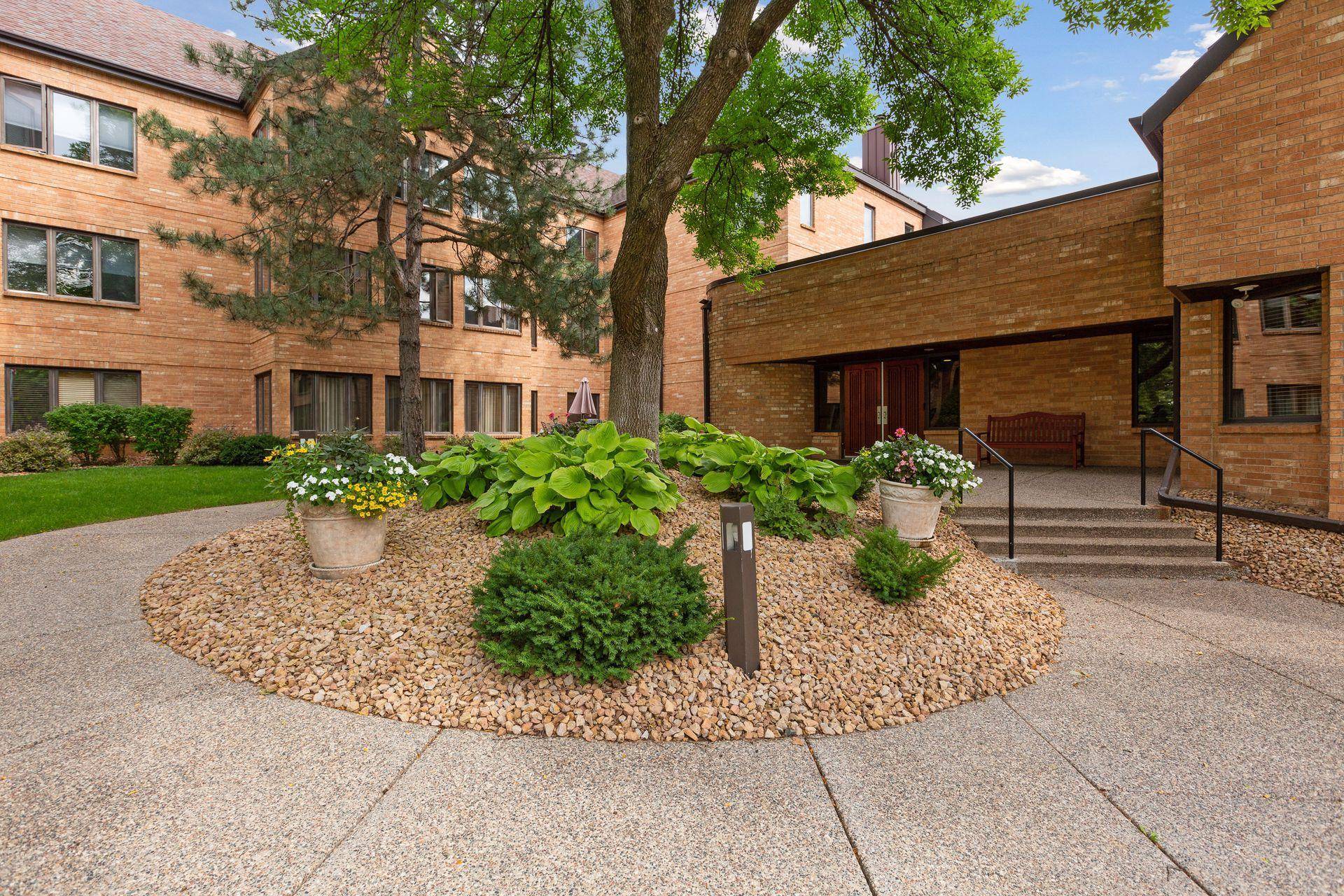 1830 Eagle Ridge DR #1004, Mendota Heights, MN 55118