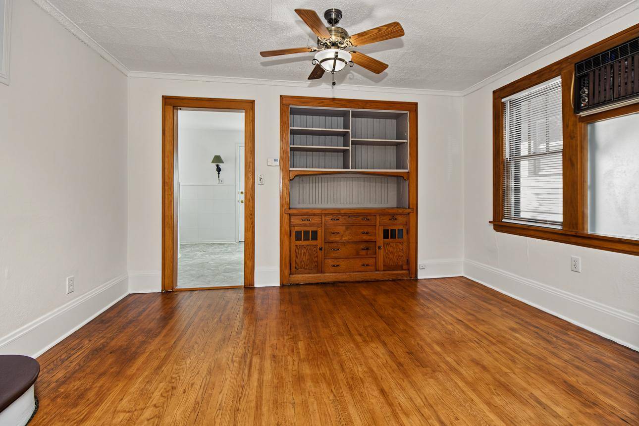 1144 Charles AVE, Saint Paul, MN 55104