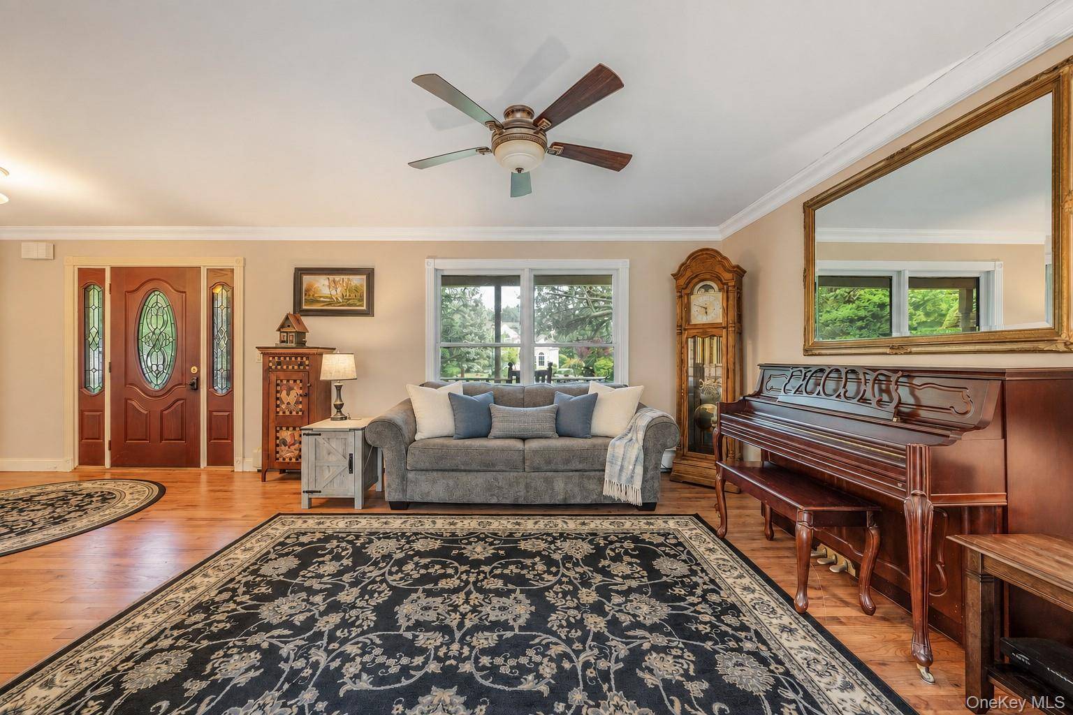 25 Locust LN, Miller Place, NY 11764