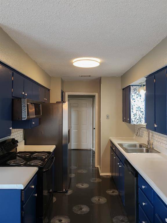 7663 Blue Carriage Court, Fort Worth, TX 76120