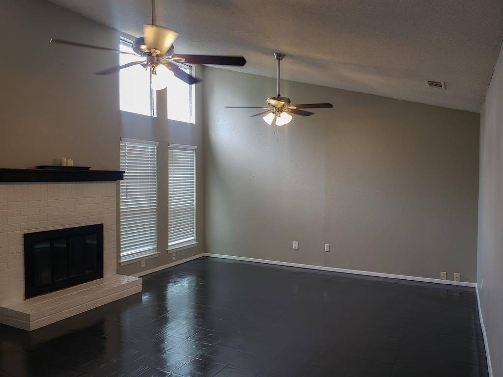 7663 Blue Carriage Court, Fort Worth, TX 76120