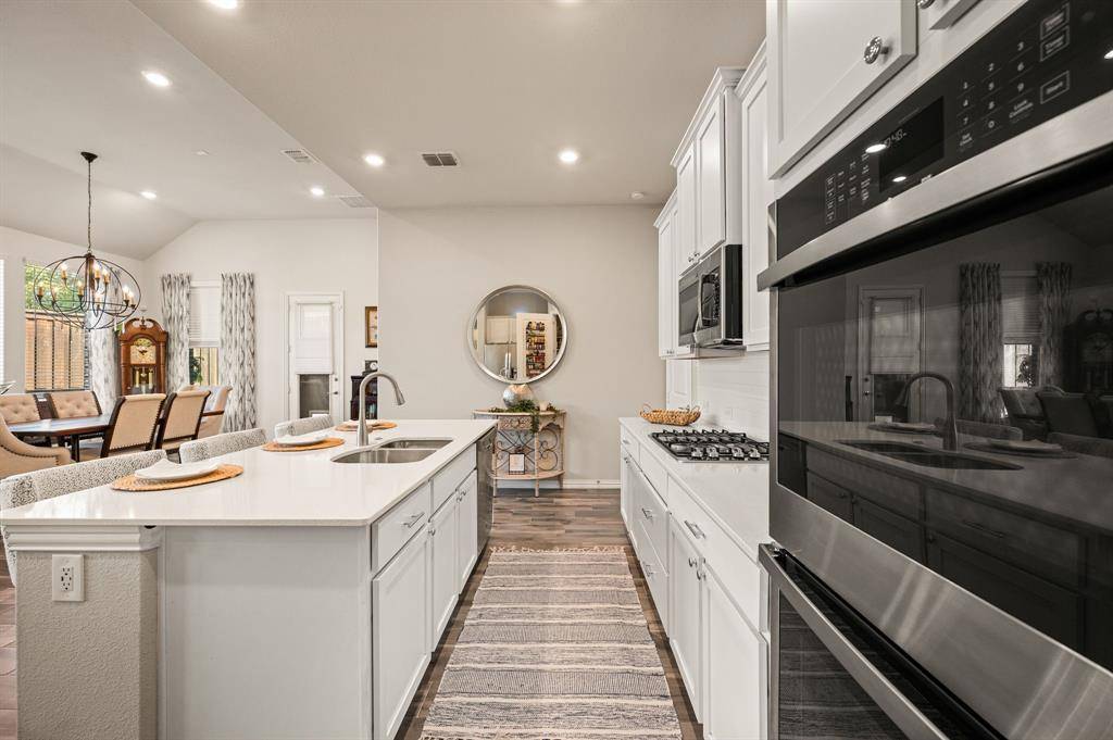 1833 Spotted Fawn Drive, Arlington, TX 76005