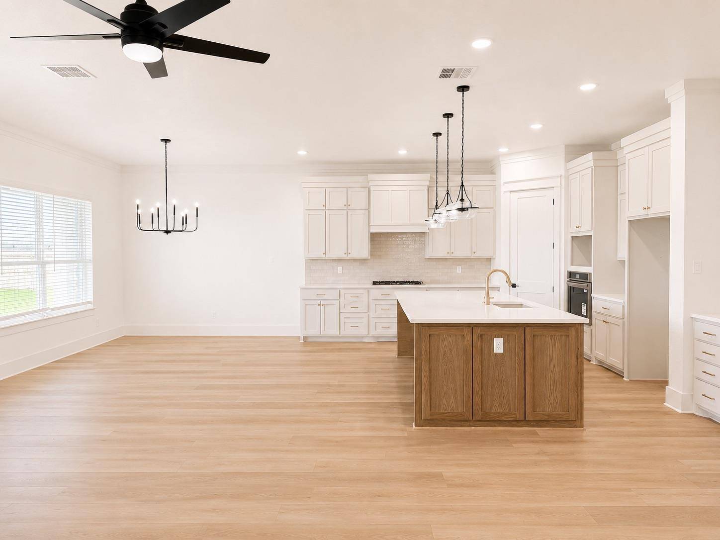 1614 Hunt DR, Salado, TX 76571
