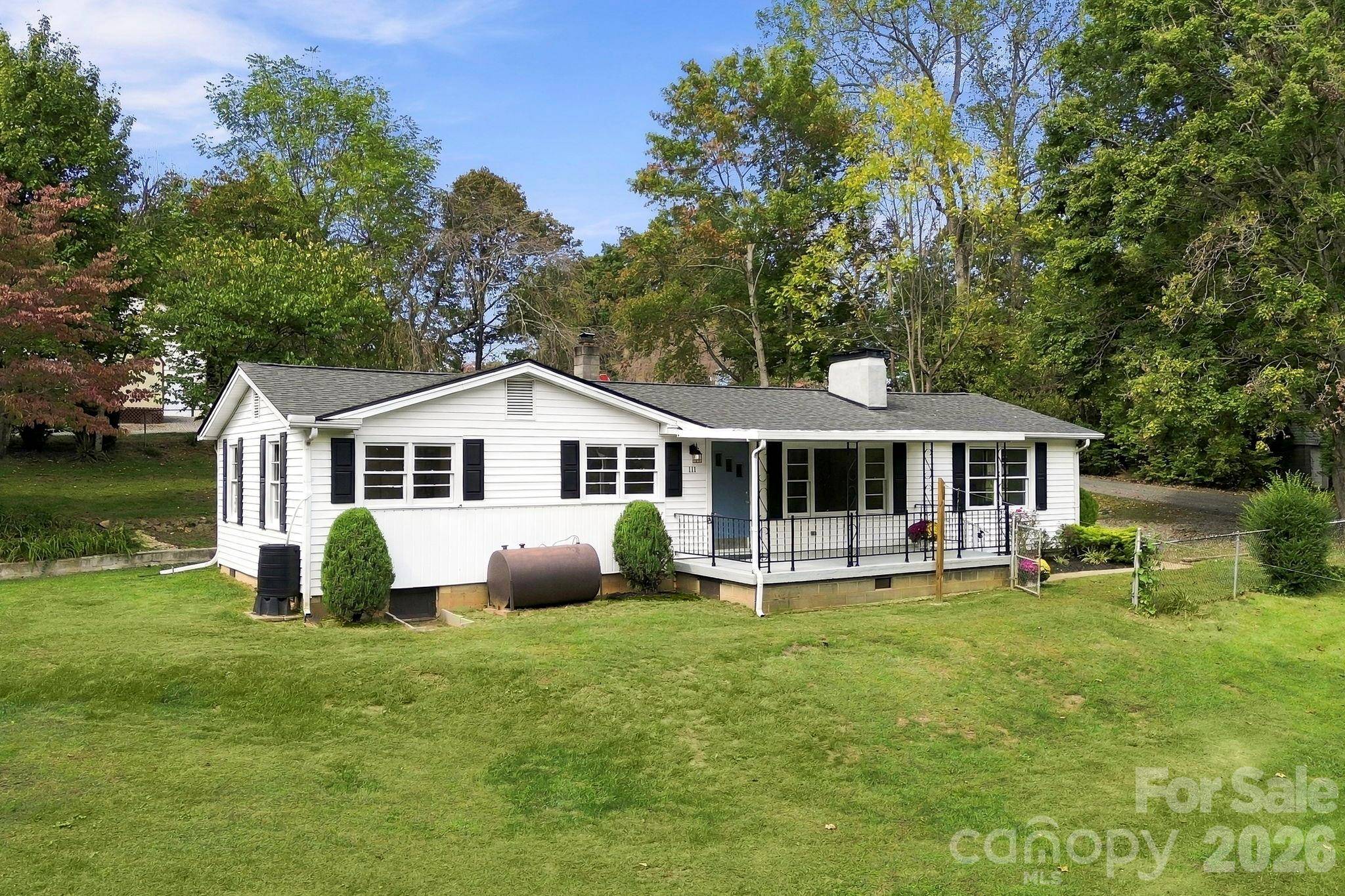 111 Sherwood RD, Swannanoa, NC 28778