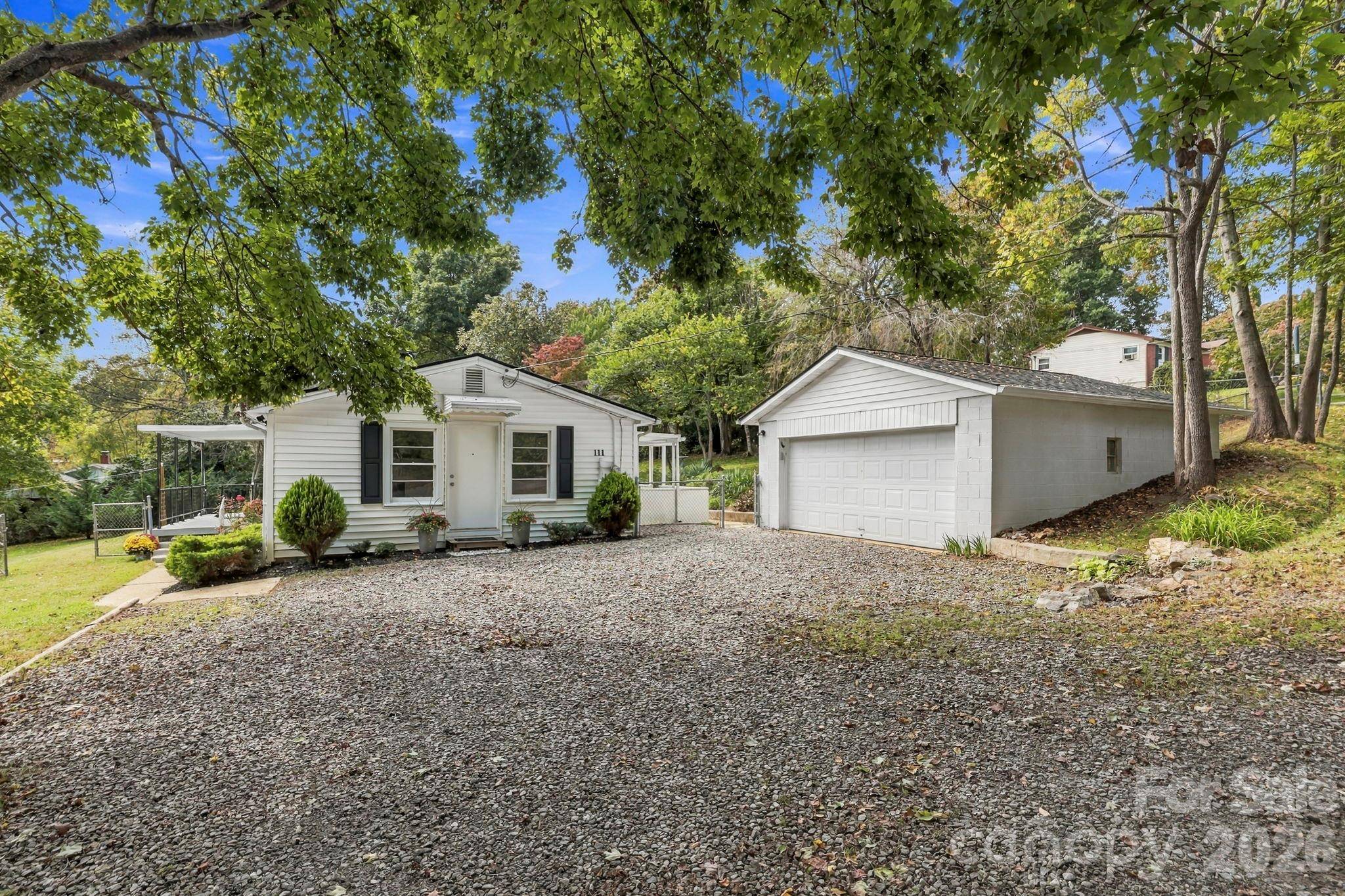 111 Sherwood RD, Swannanoa, NC 28778