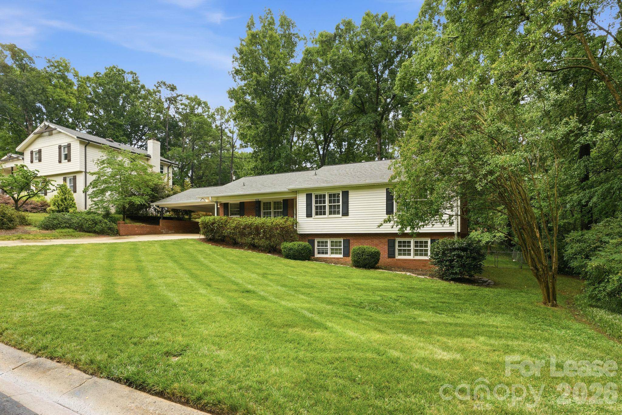 926 Shady Bluff DR, Charlotte, NC 28211
