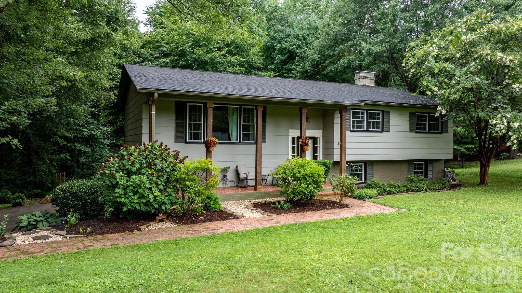 267 25th AVE NW, Hickory, NC 28601