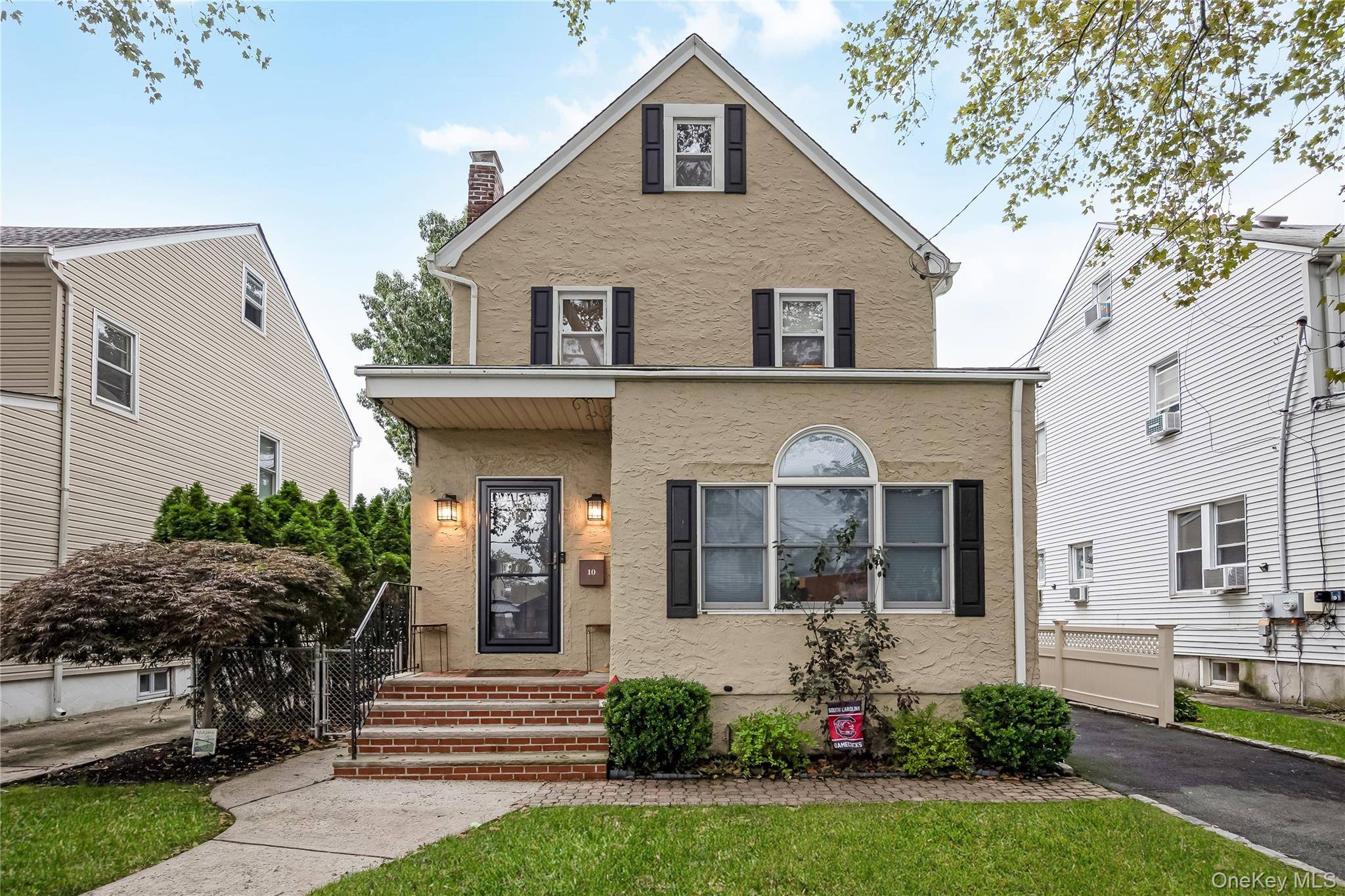 10 York PL, Williston Park, NY 11596