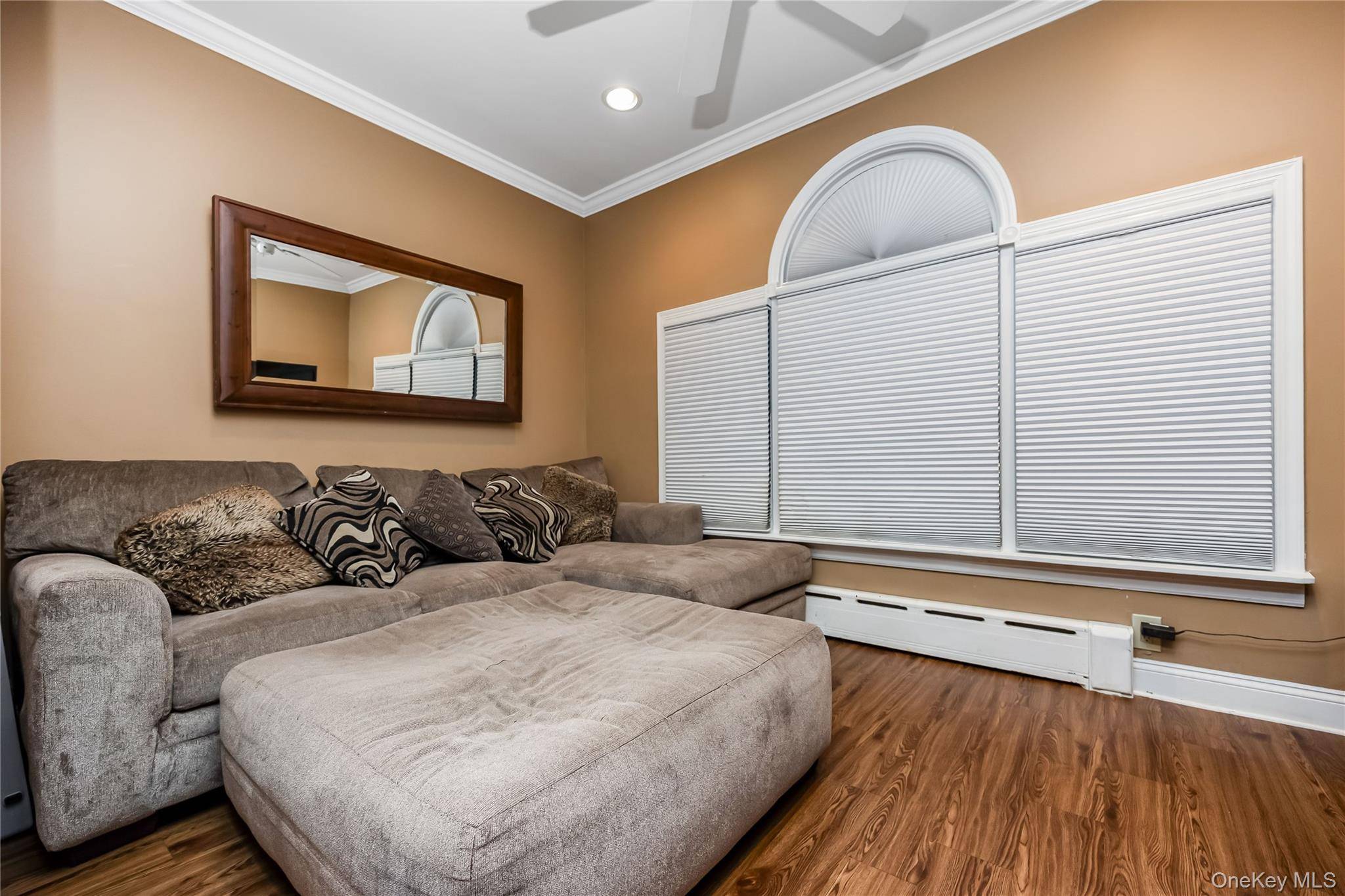 10 York PL, Williston Park, NY 11596