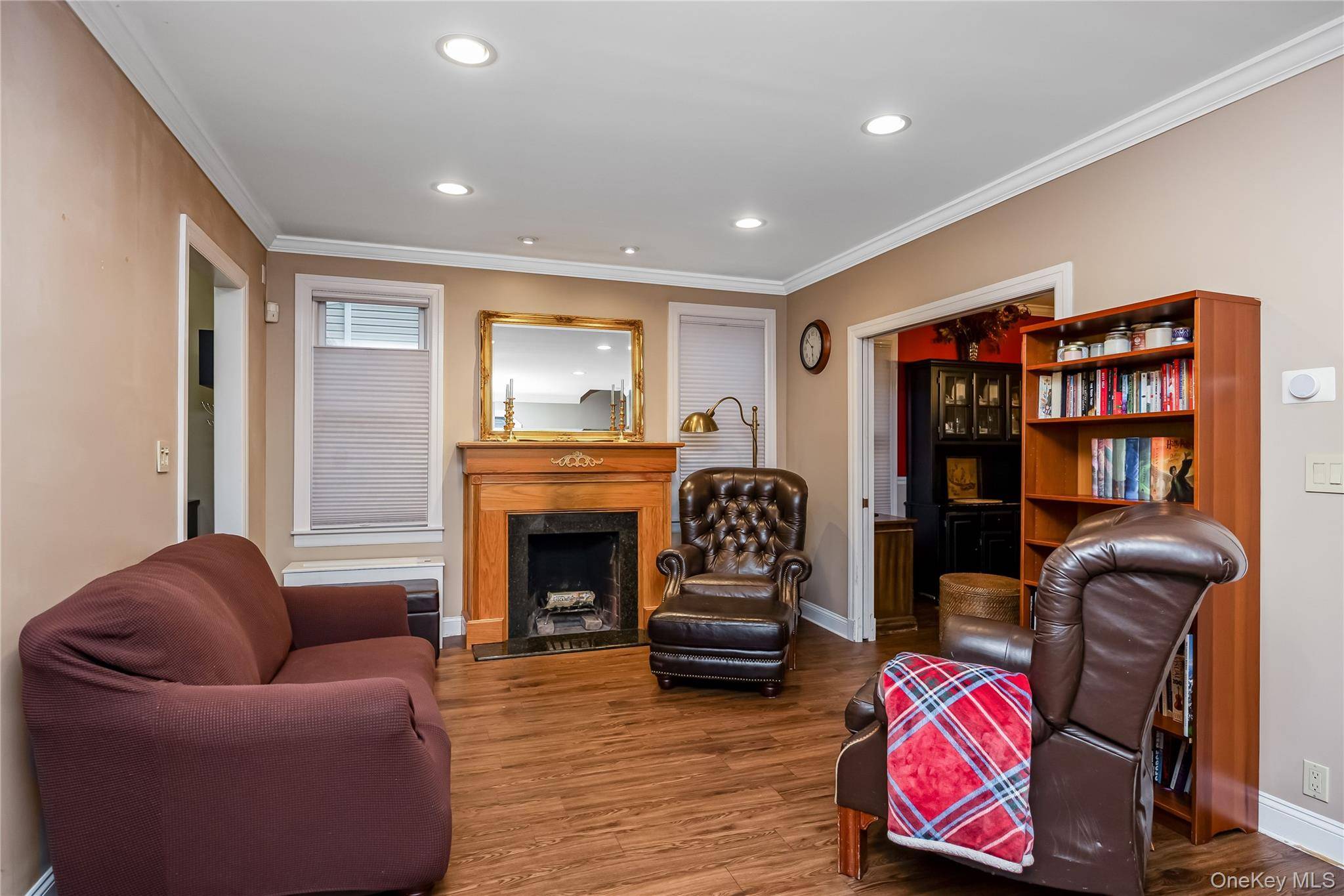 10 York PL, Williston Park, NY 11596