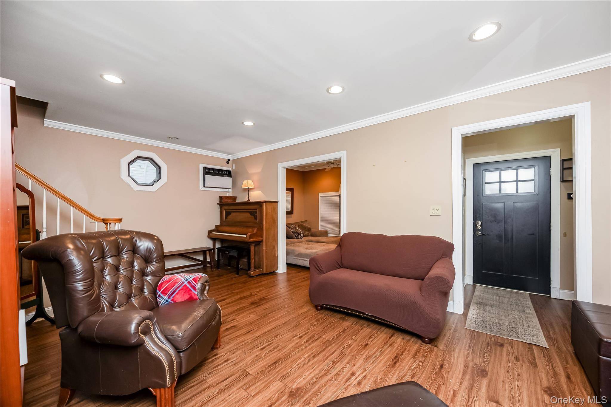10 York PL, Williston Park, NY 11596