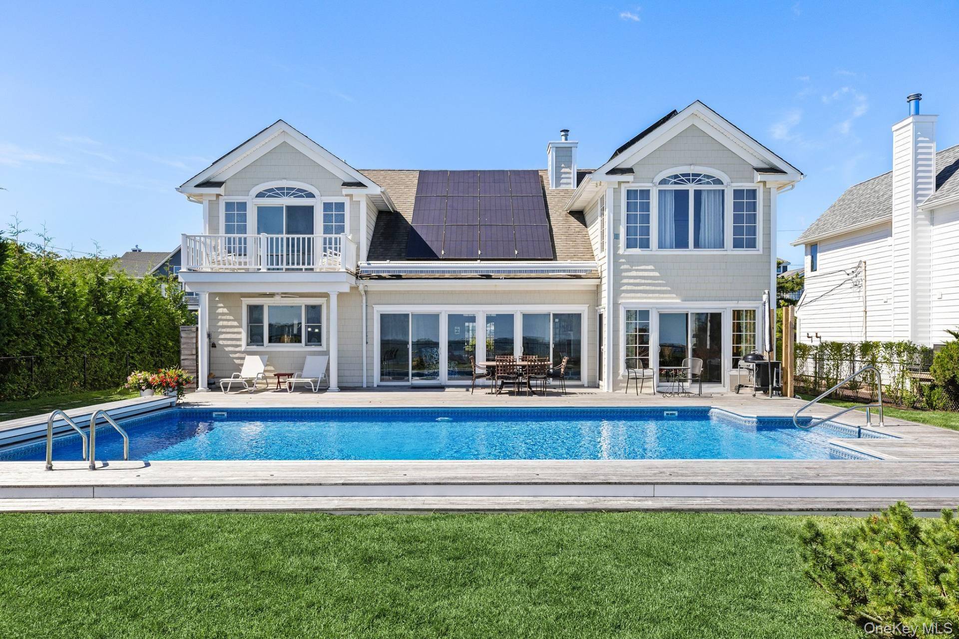 12 Seaview LN, Center Moriches, NY 11934