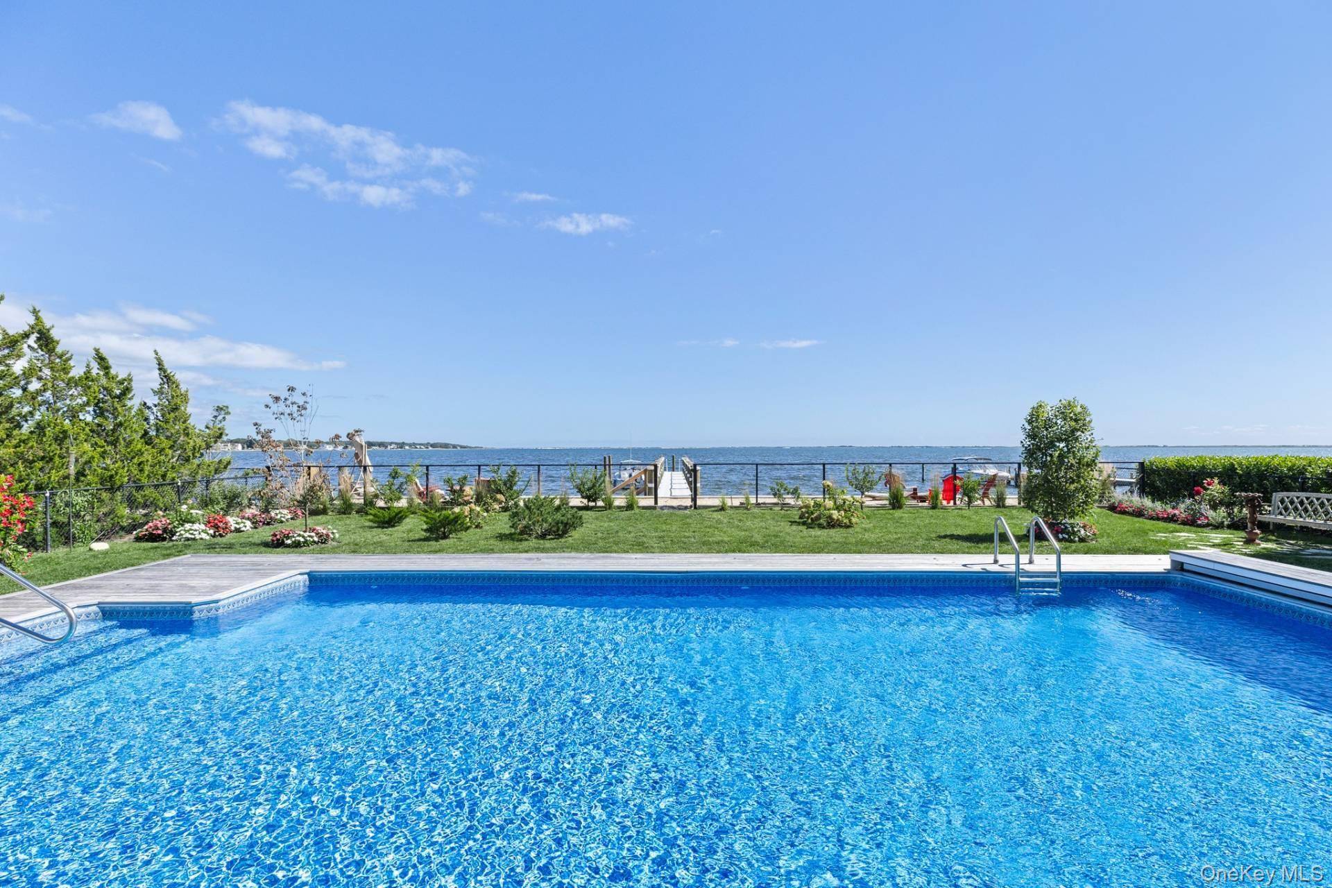 12 Seaview LN, Center Moriches, NY 11934