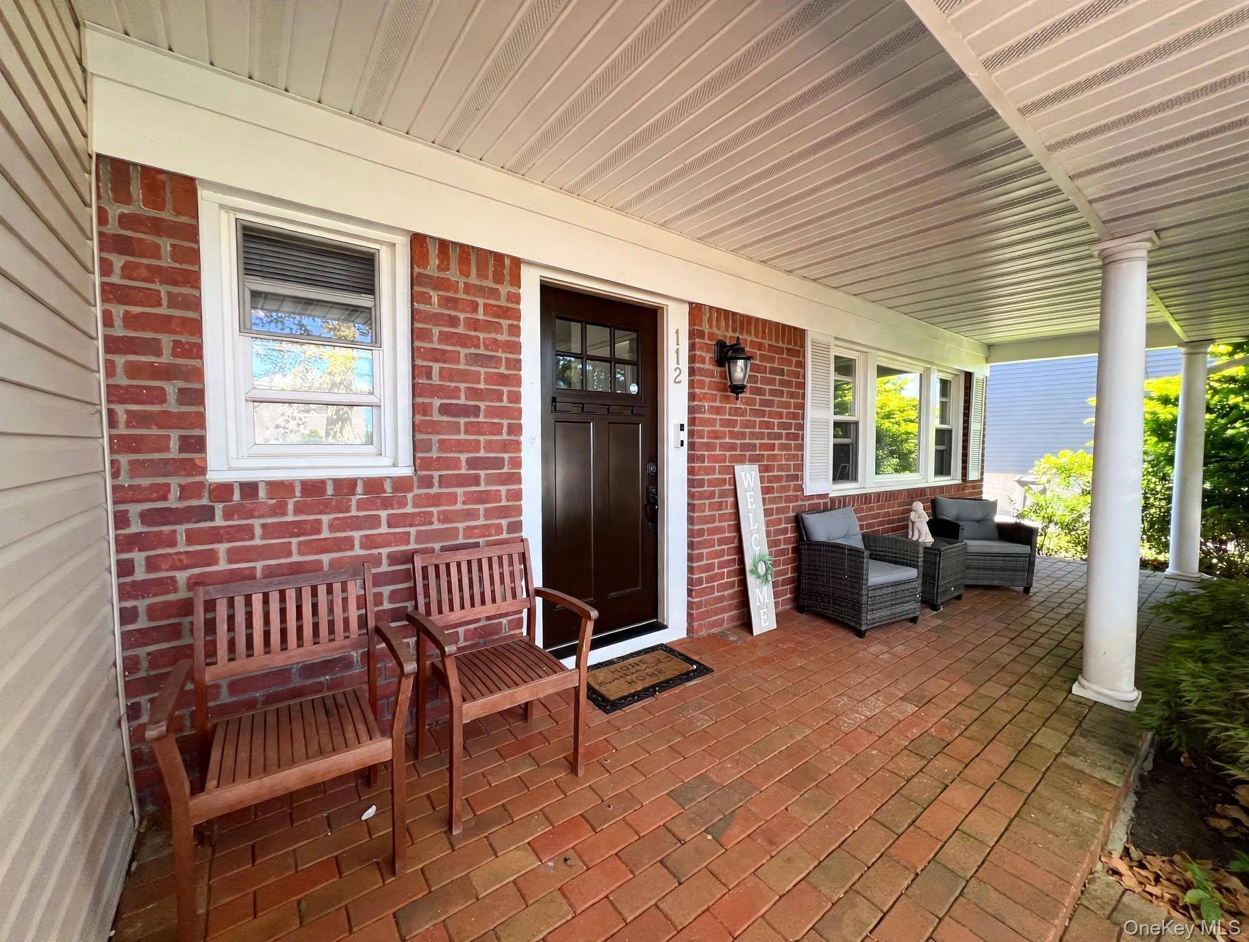 112 Ivy LN, Lido Beach, NY 11561