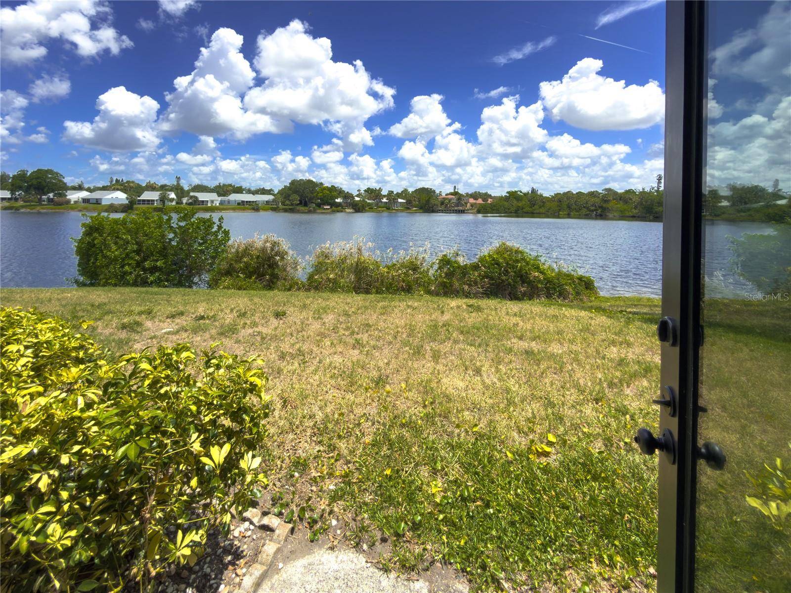220 LAKEWOOD DR #220, Bradenton, FL 34210