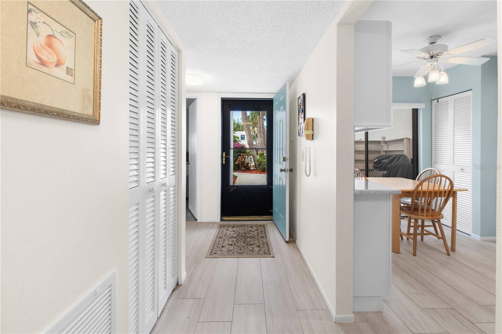 220 LAKEWOOD DR #220, Bradenton, FL 34210