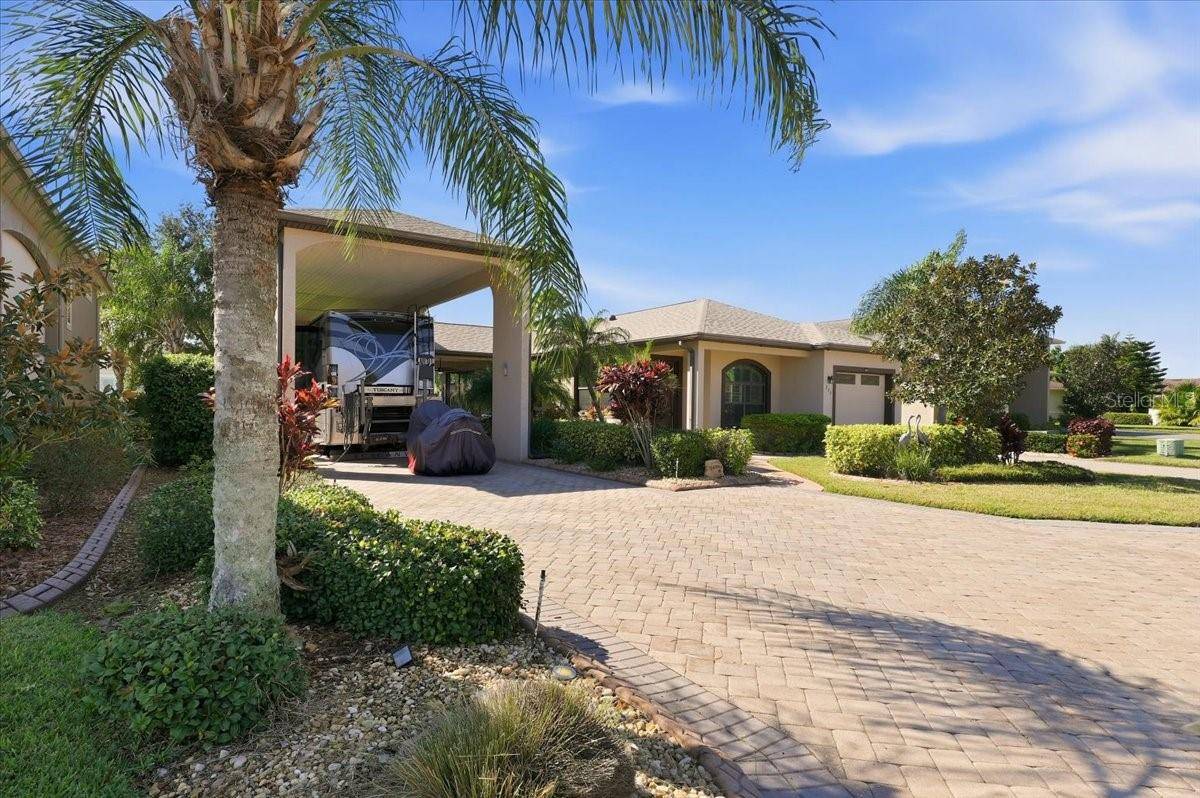 733 MEANDERING WAY, Polk City, FL 33868