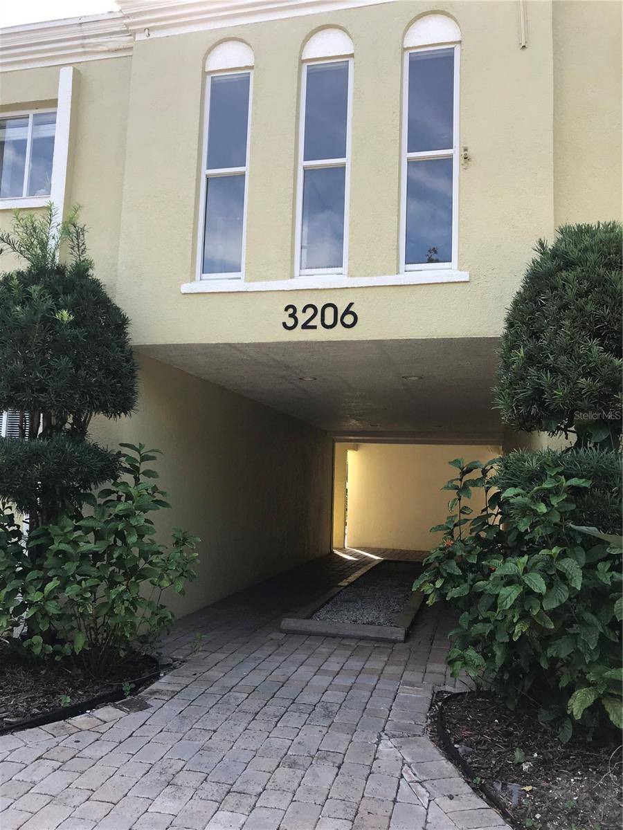 3206 W AZEELE ST #102, Tampa, FL 33609