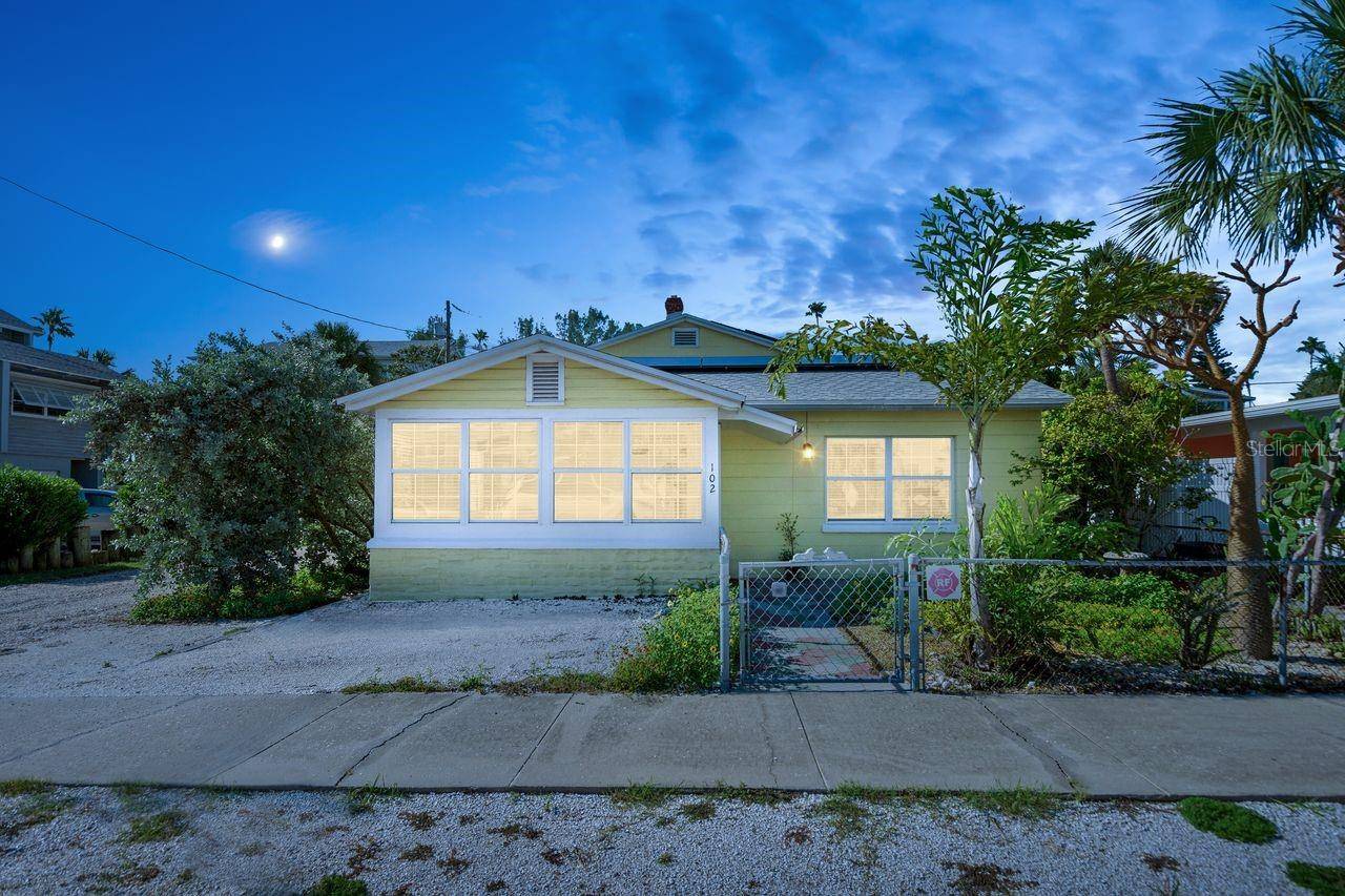 102 11TH AVE, St Pete Beach, FL 33706