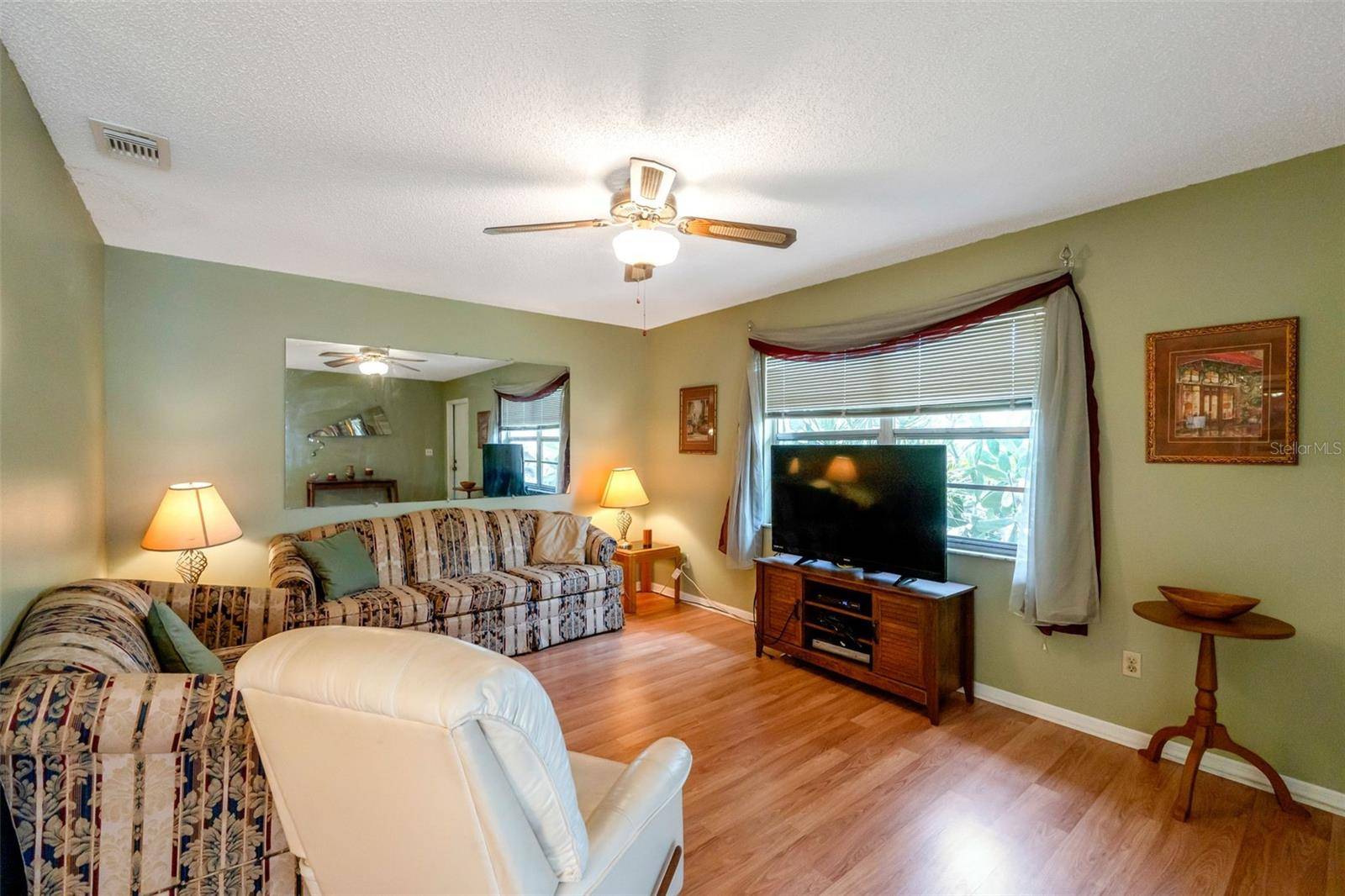 1814 FOXHUNT DR #A, Sun City Center, FL 33573