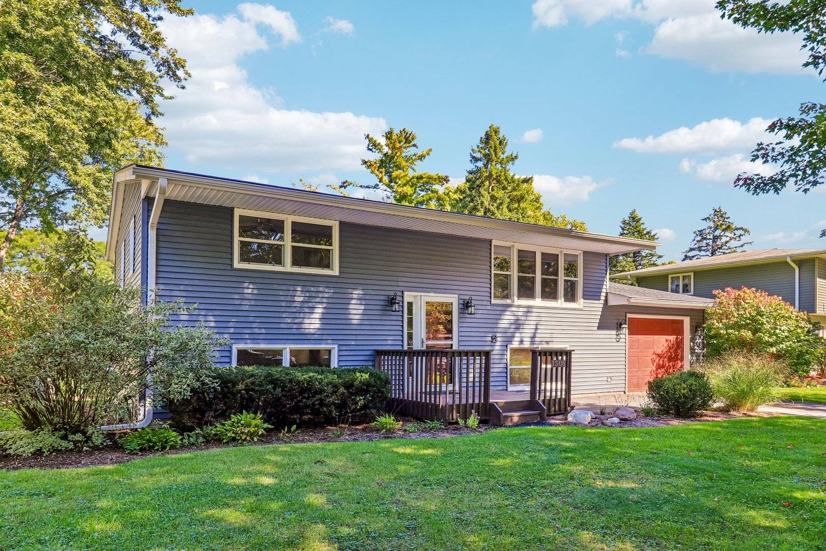 1506 Jewel AVE, St. Charles, IL 60174