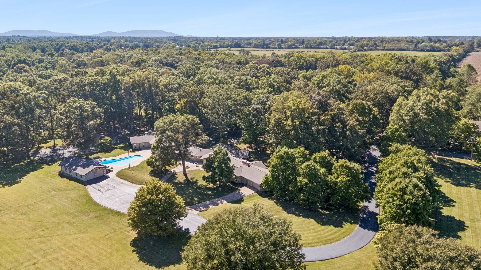 215 Hickory Ln, Smithville, TN 37166