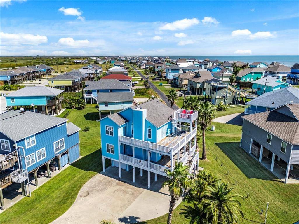 3240 Castle Drive, Crystal Beach, TX 77650