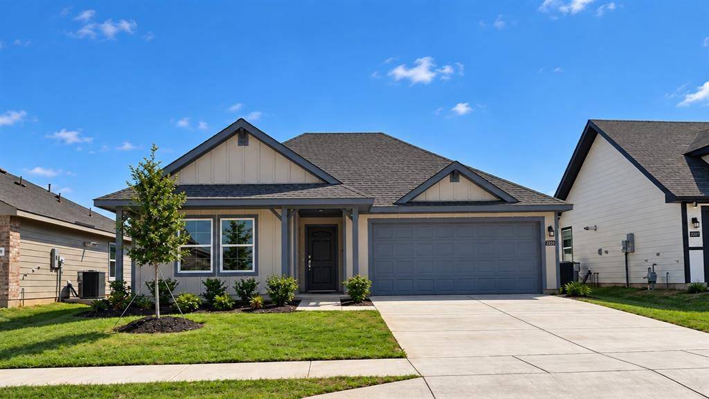 2233 JOHNNY CASH Drive, Fort Worth, TX 76036