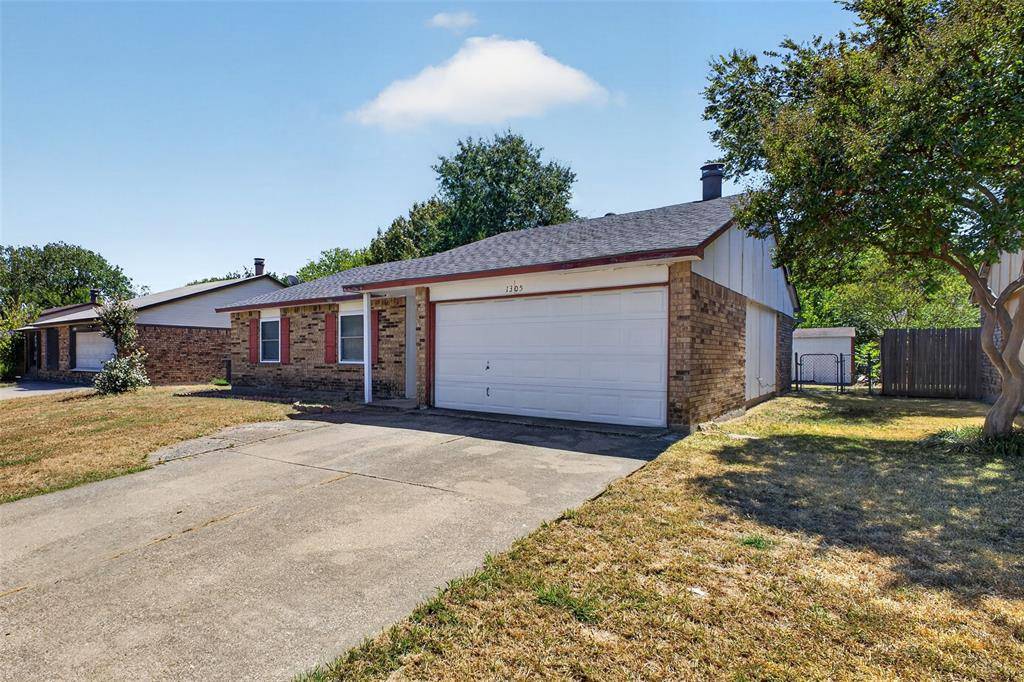 1305 Clark Trail, Grand Prairie, TX 75052