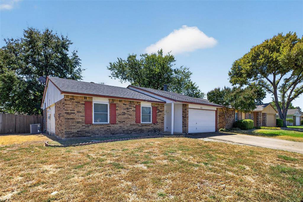 1305 Clark Trail, Grand Prairie, TX 75052