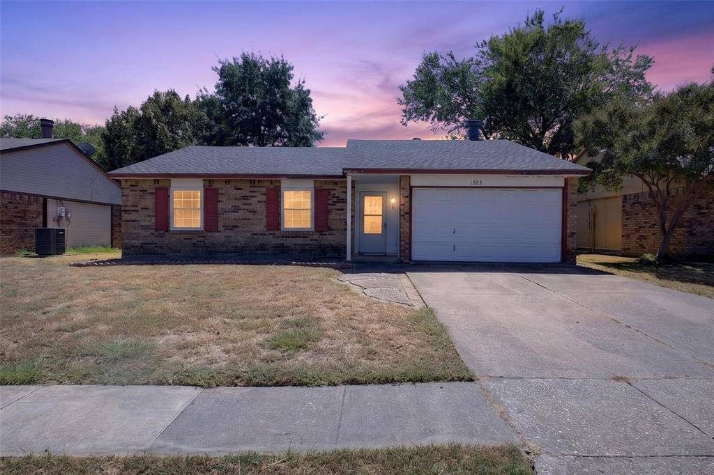 1305 Clark Trail, Grand Prairie, TX 75052