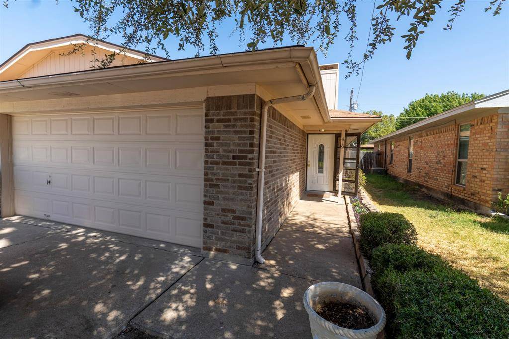 419 S Las Vegas Trail, White Settlement, TX 76108