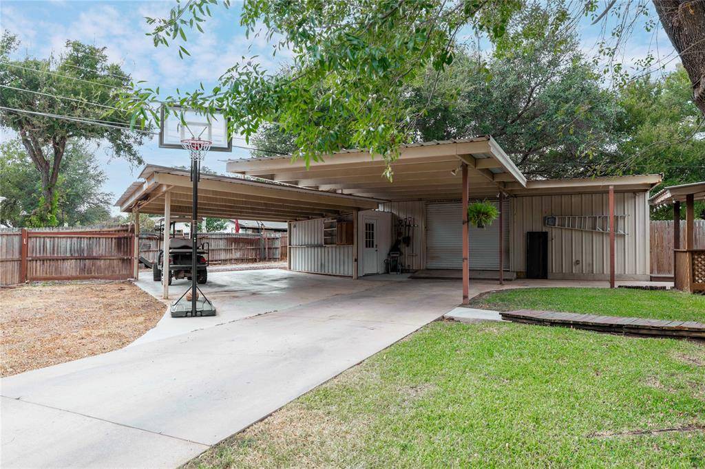 1611 16th Street, Brownwood, TX 76801
