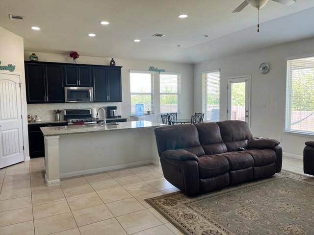936 Myrna BND, Leander, TX 78641