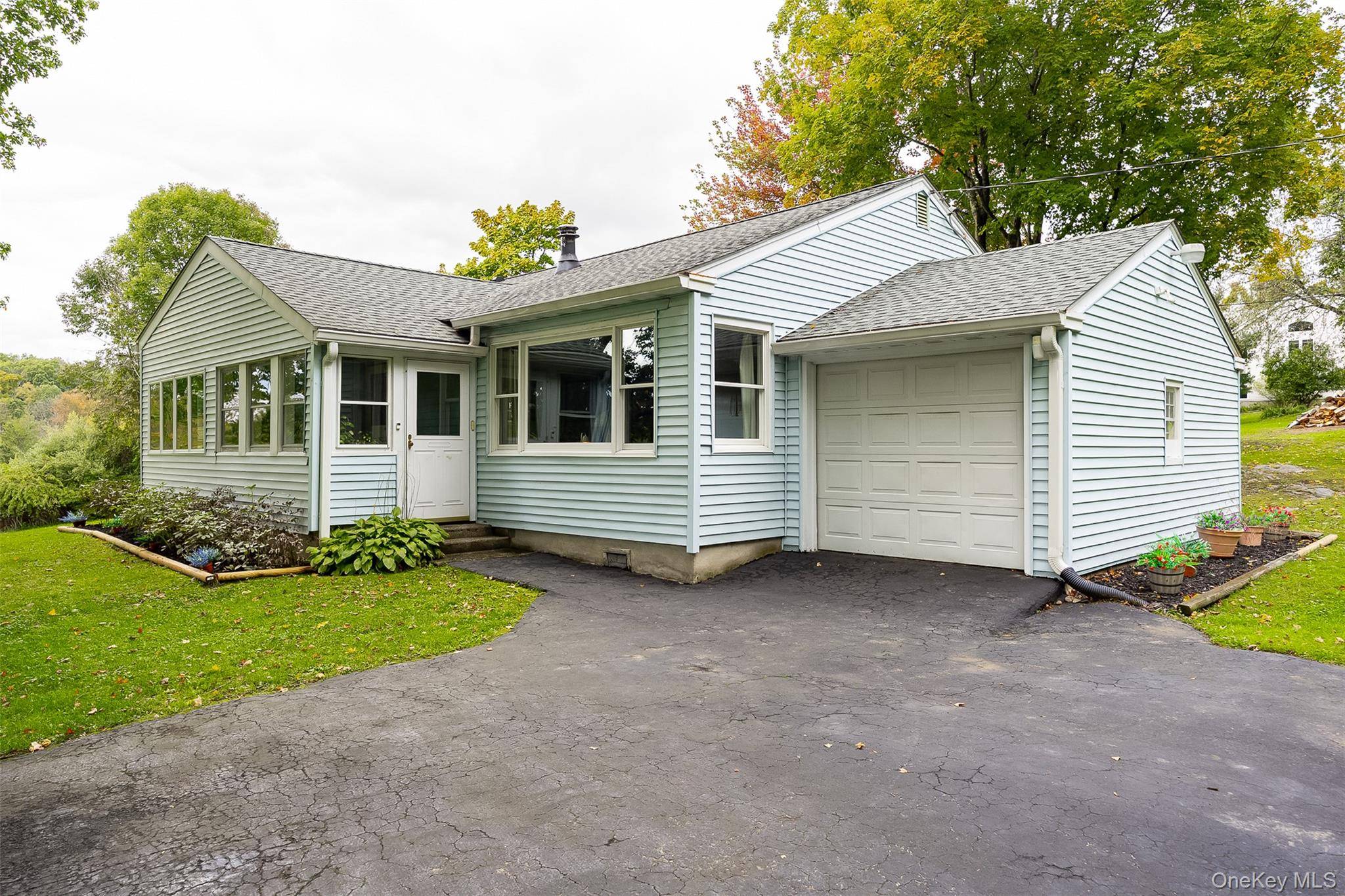 11 Bloomer RD, Lagrangeville, NY 12540