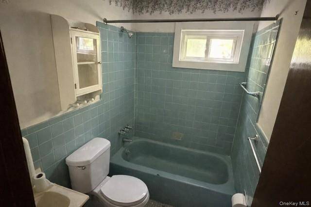 106 Rockland LN, Spring Valley, NY 10977