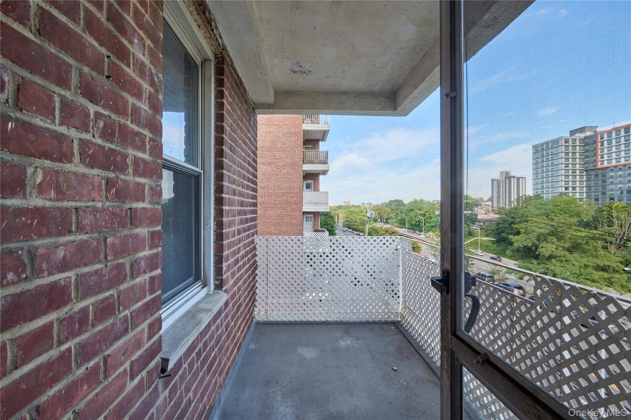 355 Bronx River Rd Bronx River Road #3G, Yonkers, NY 10704