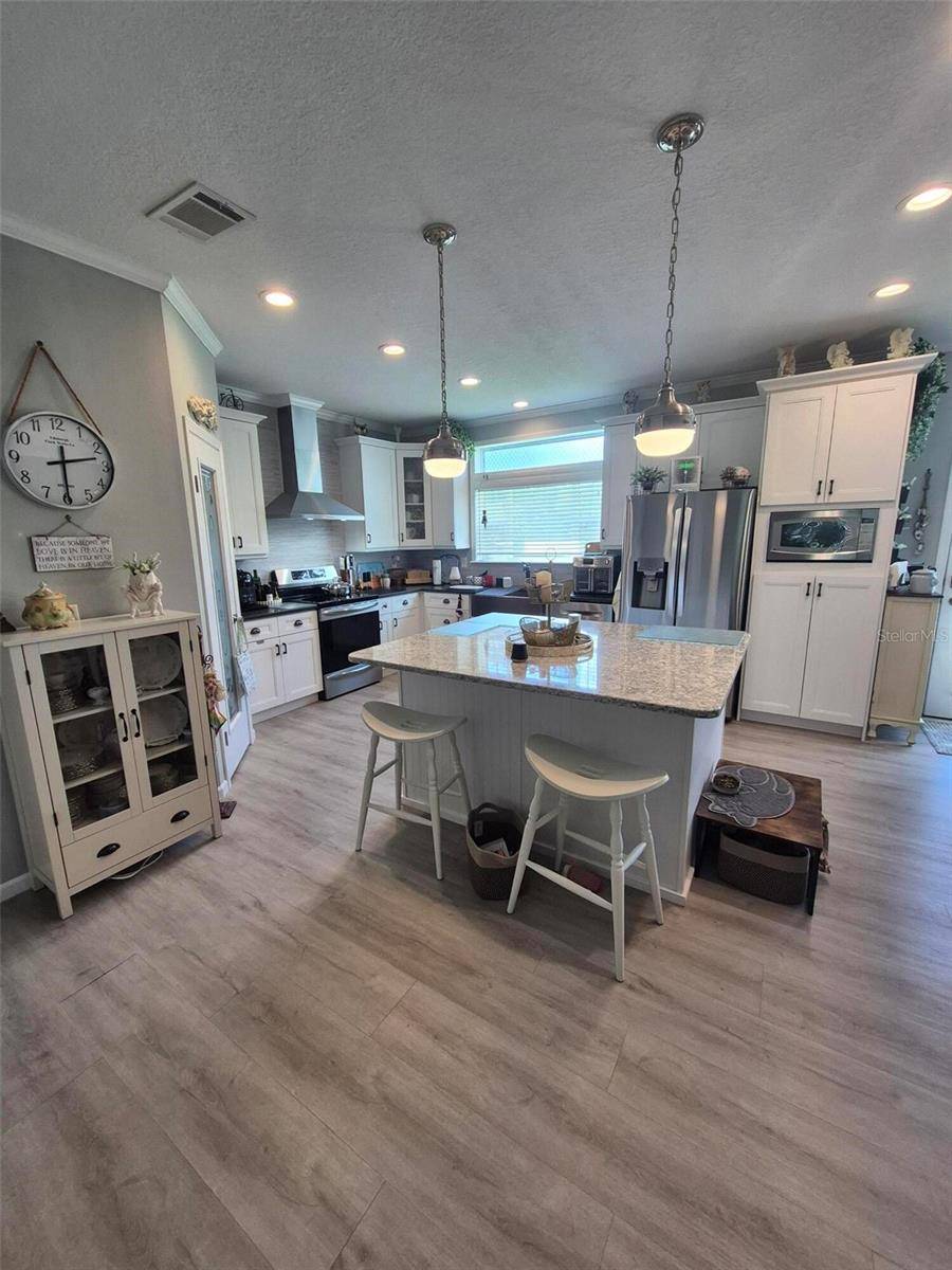 2710 61ST ST E, Bradenton, FL 34208