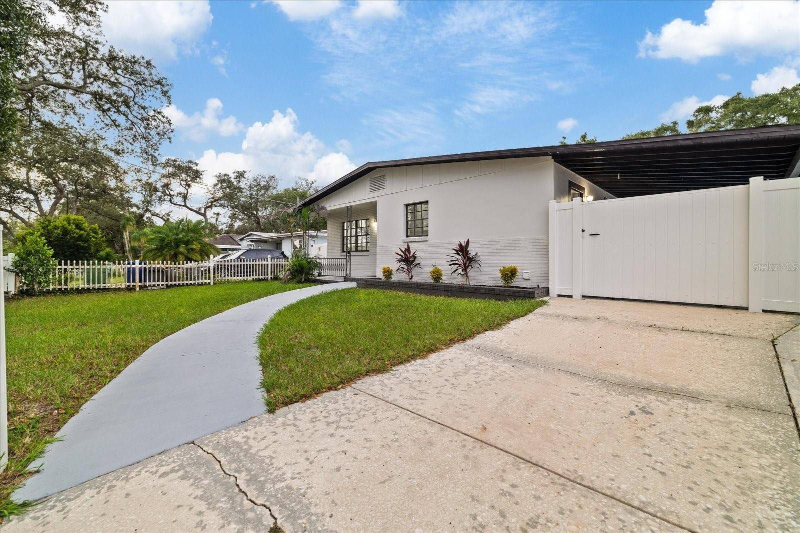 9410 N VALLE DR, Tampa, FL 33612