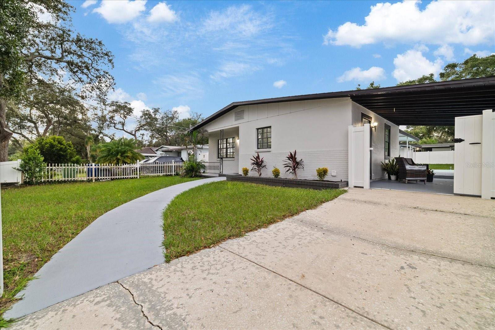 9410 N VALLE DR, Tampa, FL 33612