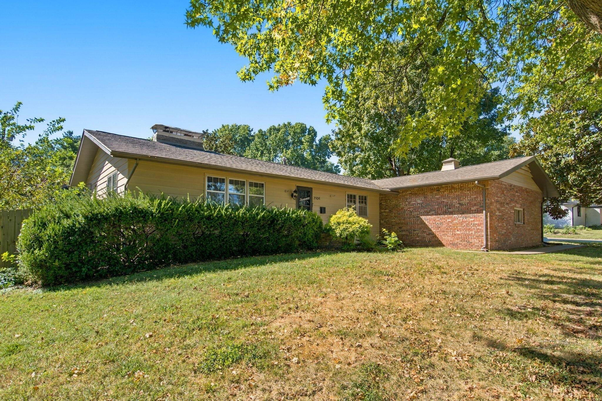 2904 E Eastmoor DR, Springfield, MO 65804
