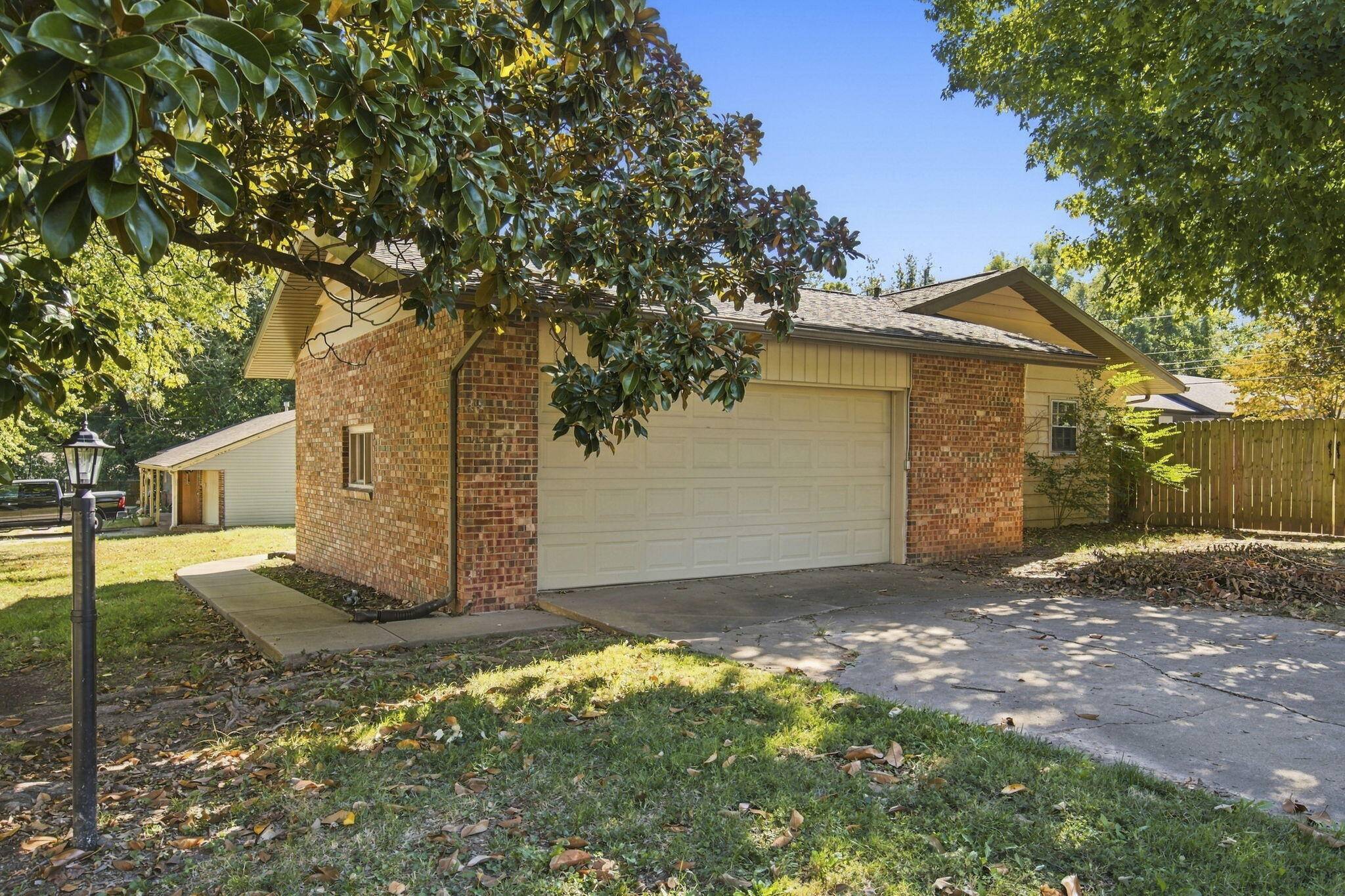 2904 E Eastmoor DR, Springfield, MO 65804