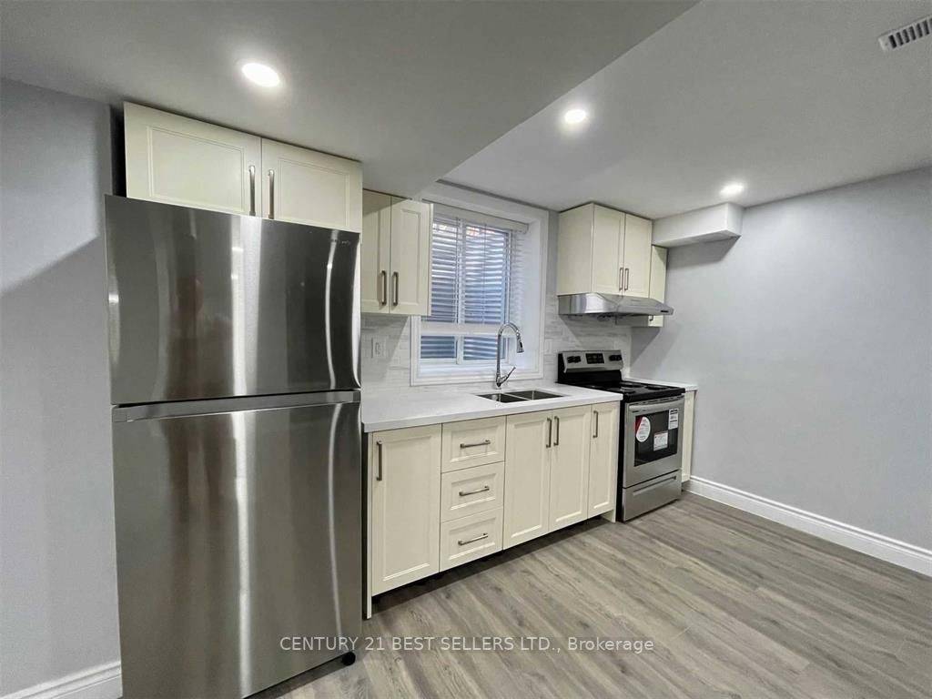 32 Stephanie AVE #Bsmt, Brampton, ON L6Y 0R8