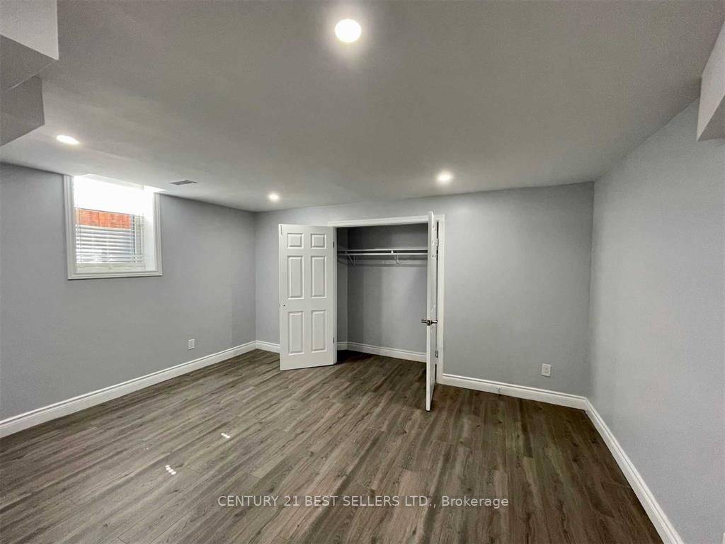 32 Stephanie AVE #Bsmt, Brampton, ON L6Y 0R8